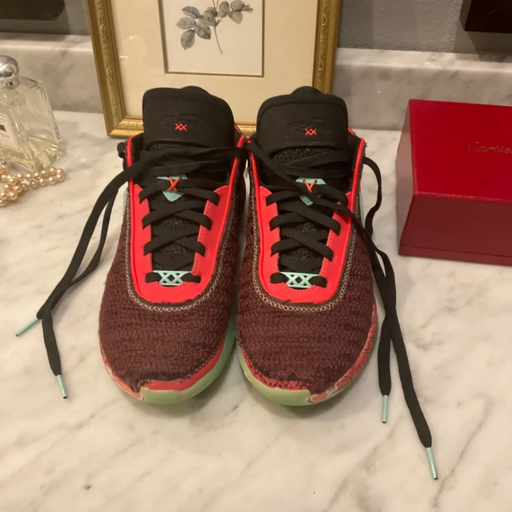 Nike Lebron XX/20 SE Night Maroon Sneakers size 6Y